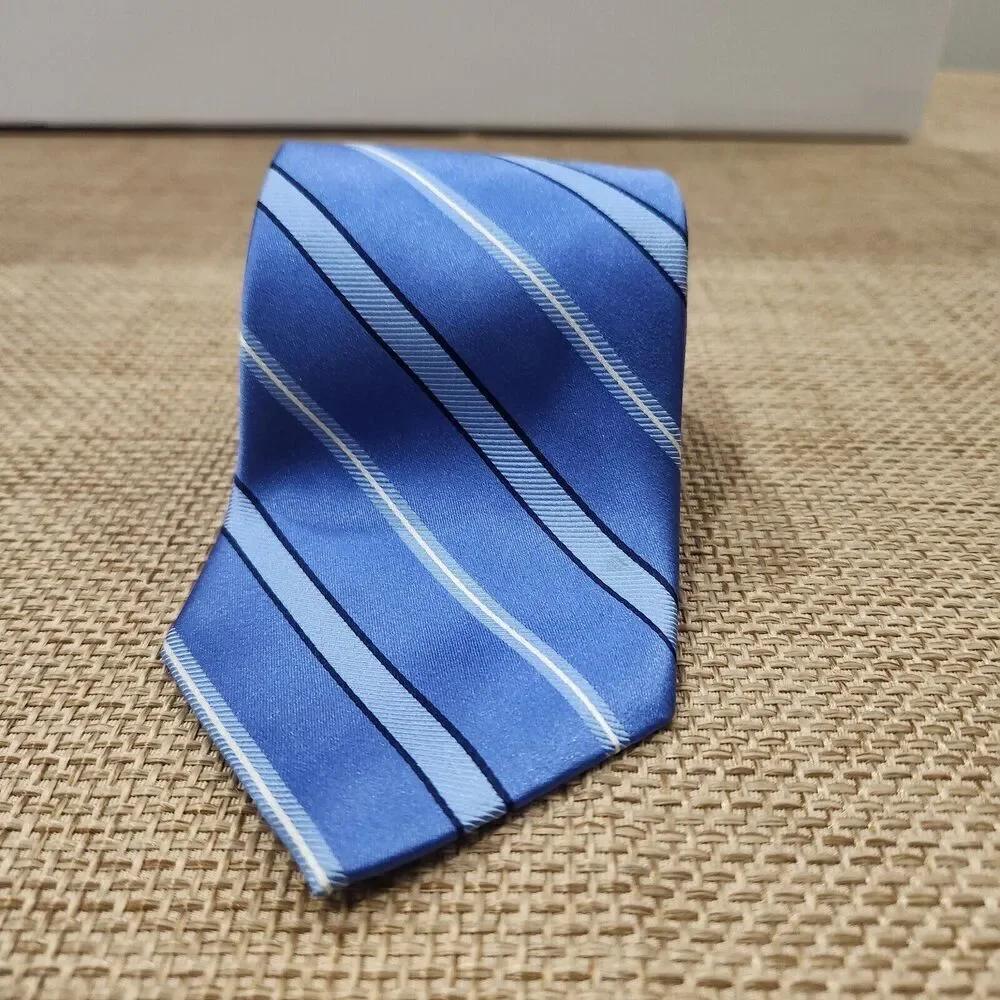 JOS. A. BANK Signature Collection Mens 100% Silk Necktie‎ STRIPED Blue/White EUC